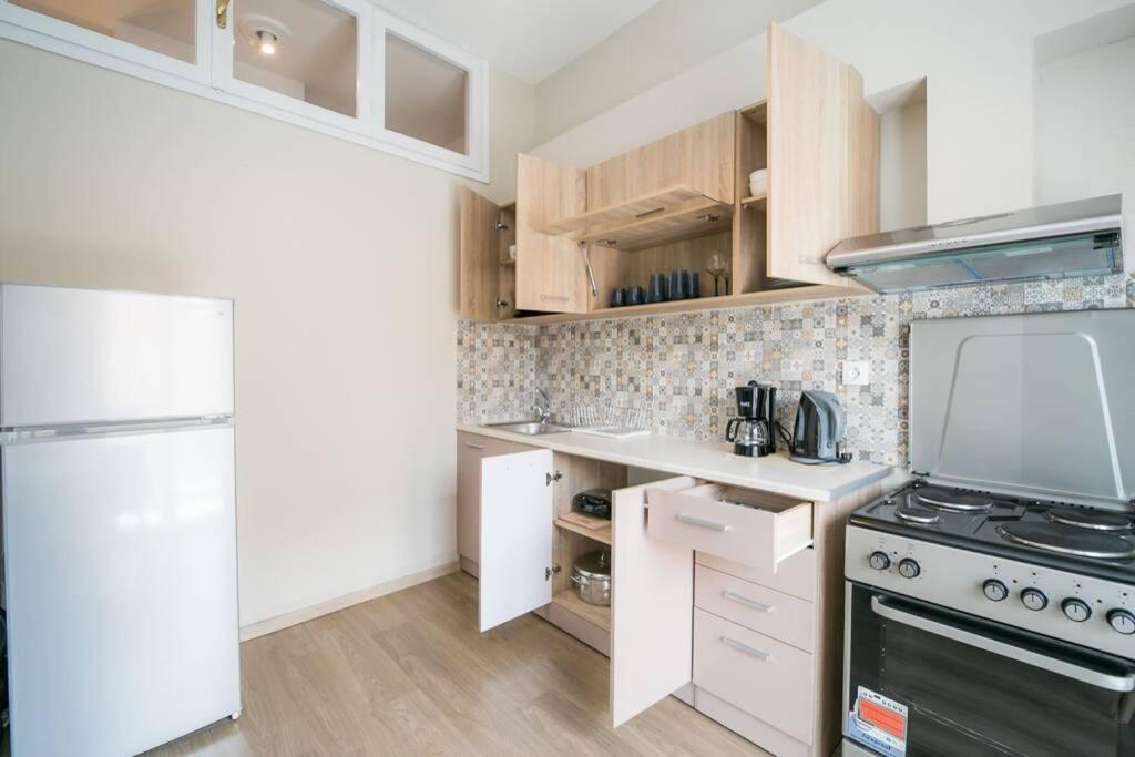 Belajo Central Apartment And Jacuzzi !! ヴォロス エクステリア 写真