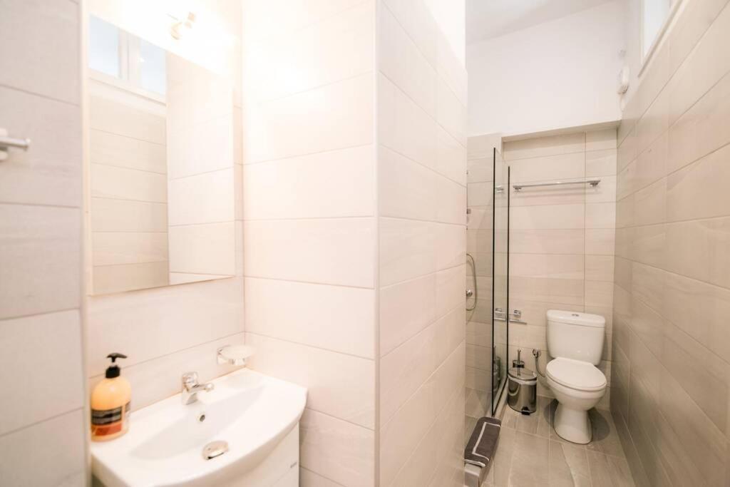 Belajo Central Apartment And Jacuzzi !! ヴォロス エクステリア 写真