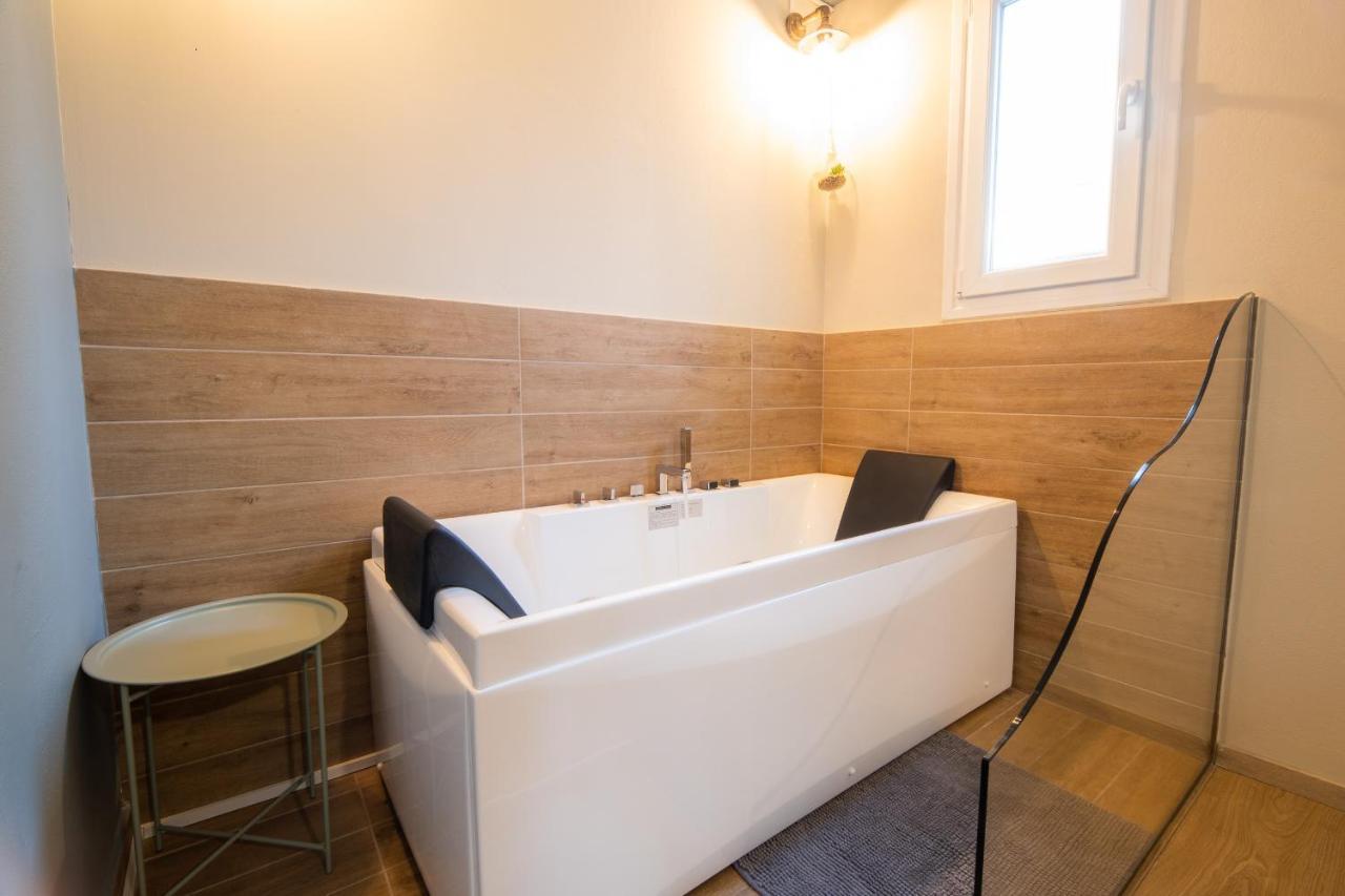 Belajo Central Apartment And Jacuzzi !! ヴォロス エクステリア 写真